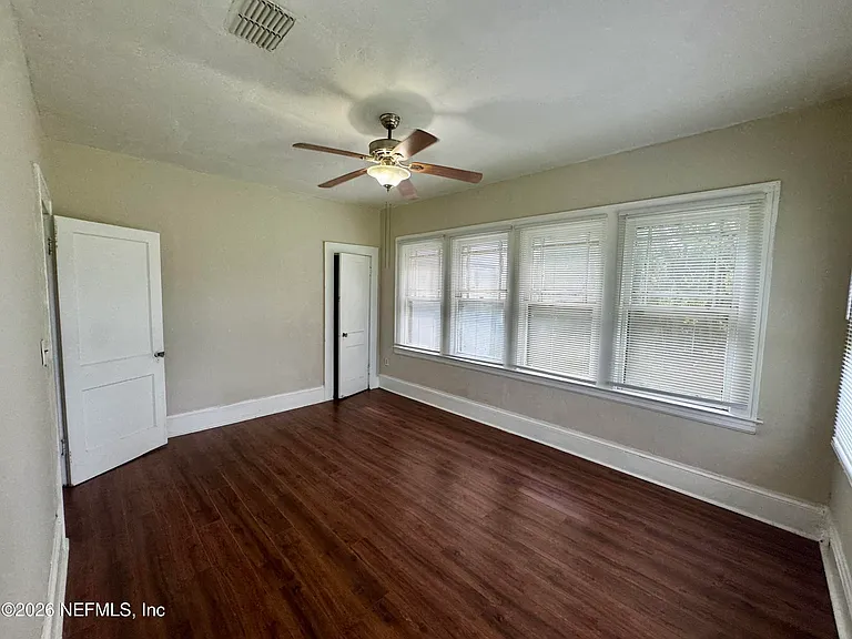 805 Saint Clair St — Photo 12