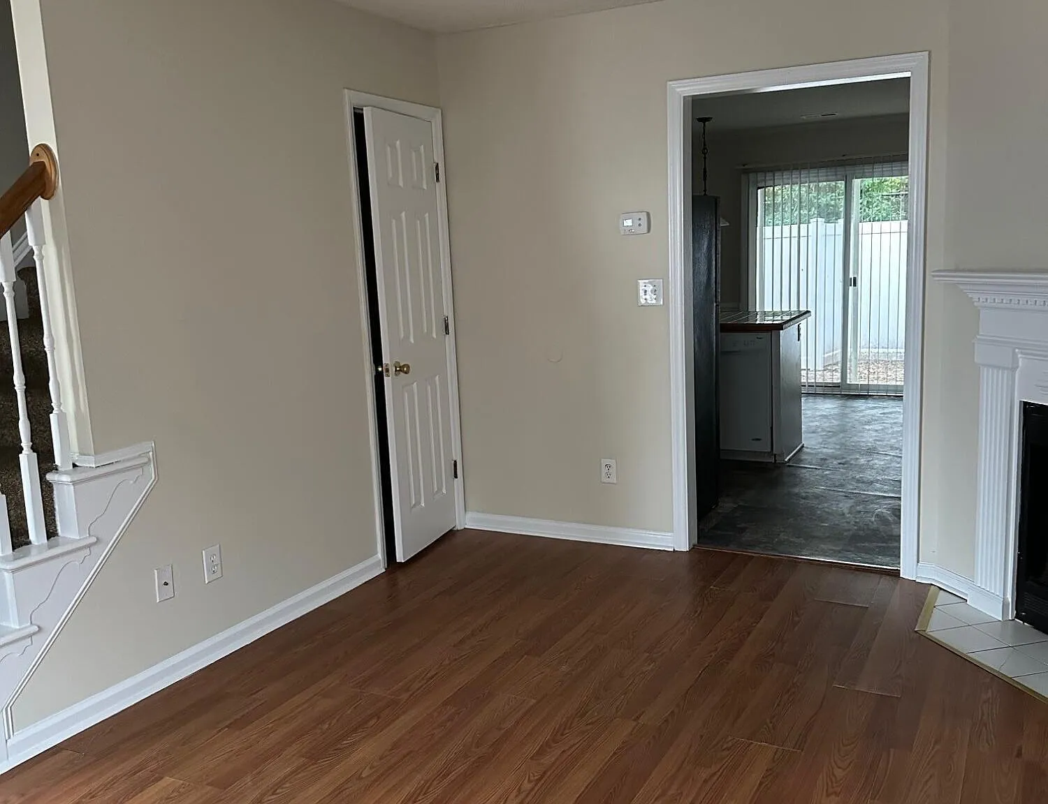 3 bed, 2.5 bath, $1,100 — Photo 2