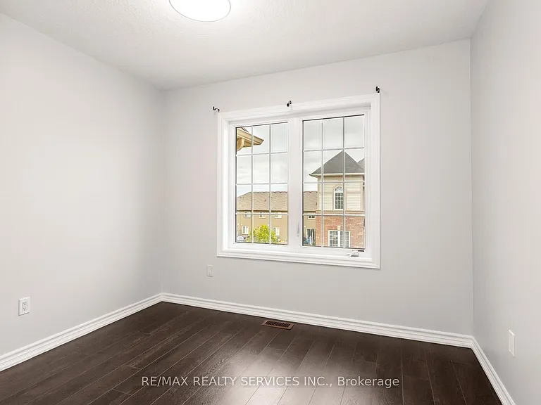 21 Dorchester Ter — Photo 40