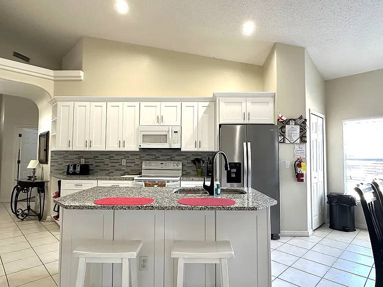16724 Rolling Green Dr — Photo 12