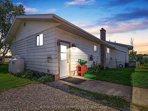 3rd image of 1289 Rosedale Rd N