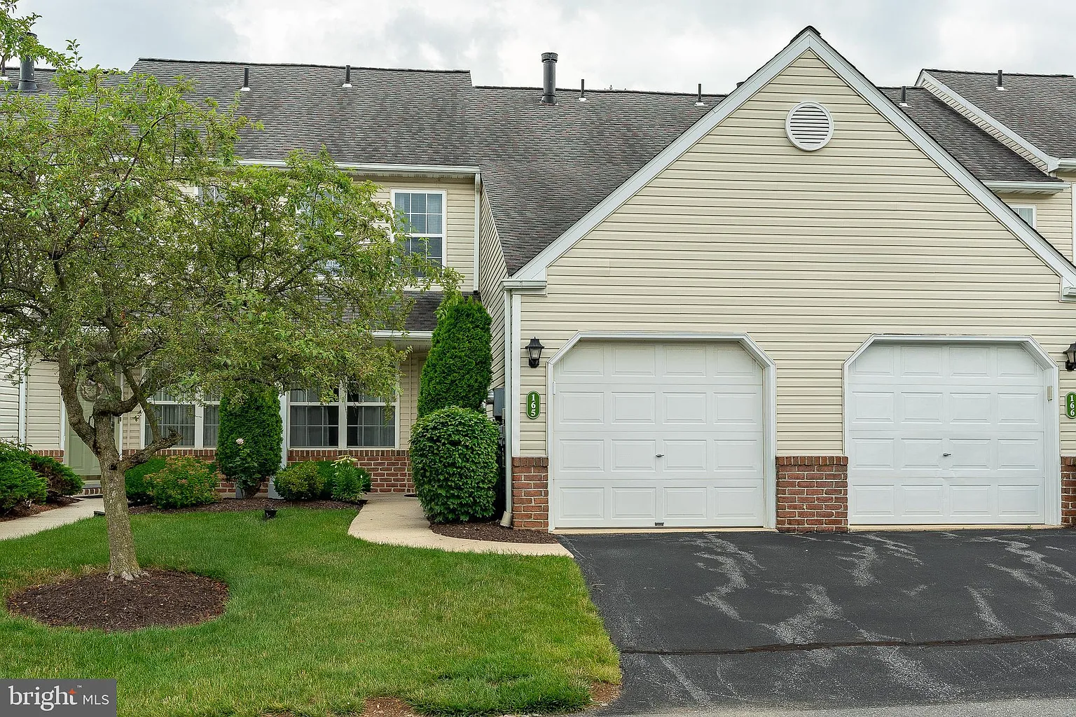 165 Hickory Ln photo 1