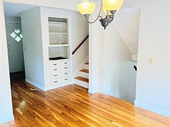 3rd image of 121 Greenwich Ave