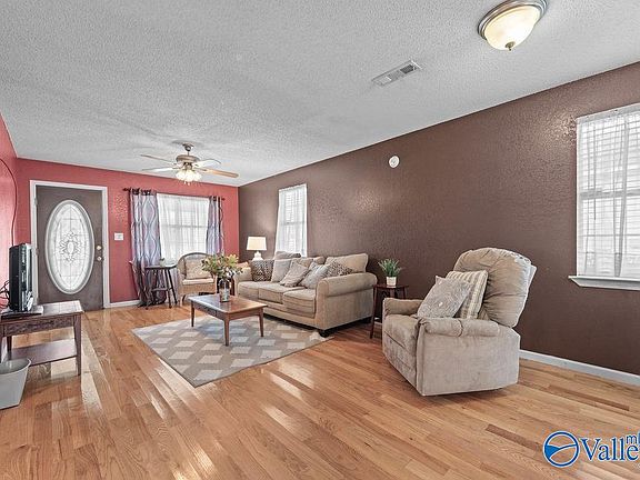 5th image of 204 Yarbrough Ln