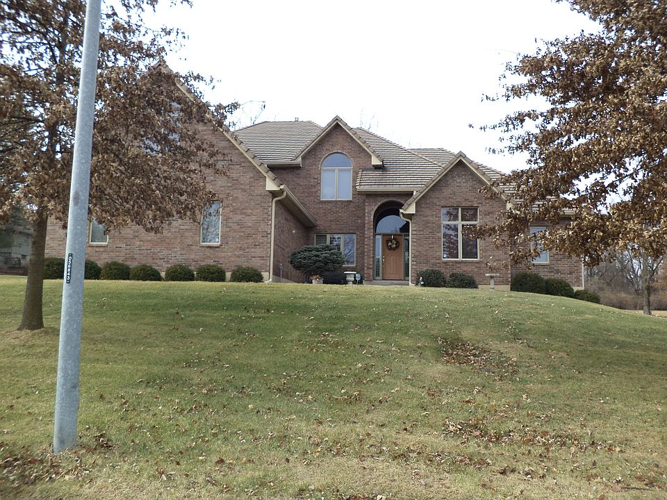 1st image of 3520 S Woodland Ct