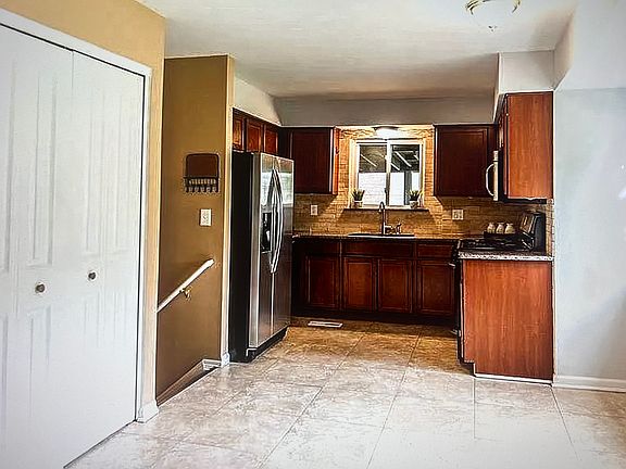 5th image of 1417 N Stephens Ave