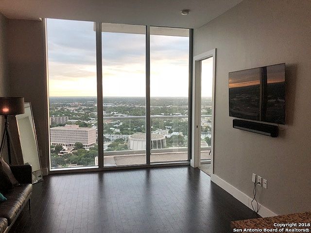 1st image of 600 E Market St