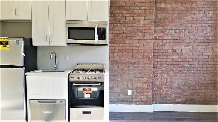 Rented by Bruma Realty LLC | media 7