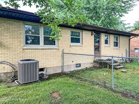 3rd image of 326 Sequoia Dr