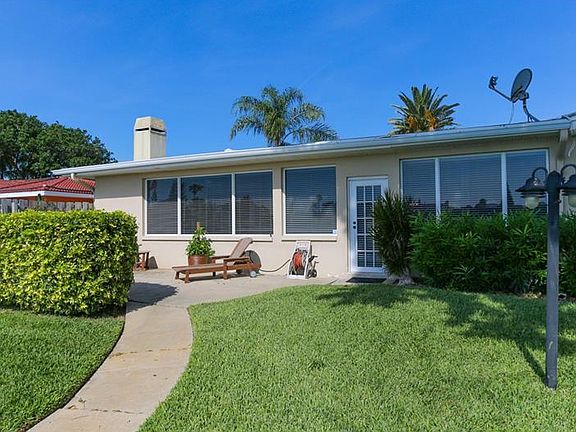 5th image of 2209 Bayshore Dr