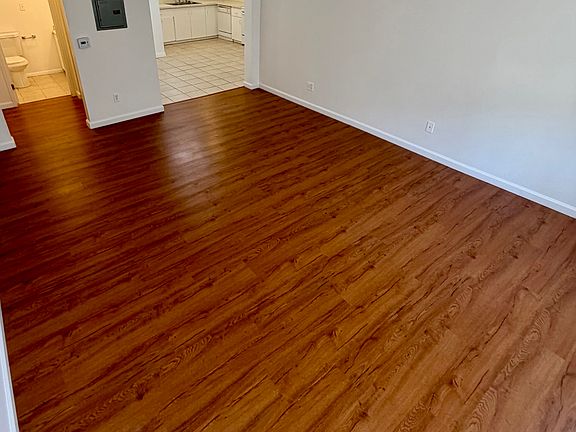 2nd image of 2253 N Niagara St #C