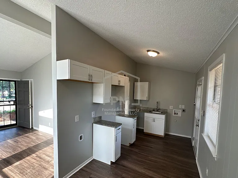 2252 Cassie Ave — Photo 6