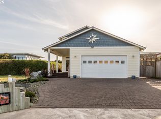 757 Newport Ave SW, Bandon, OR 97411