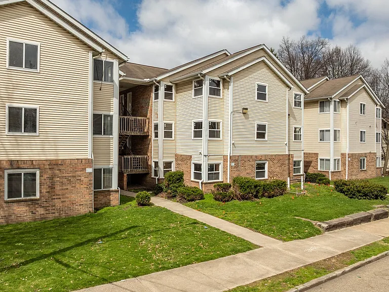 University Commons Apartments — Photo 2