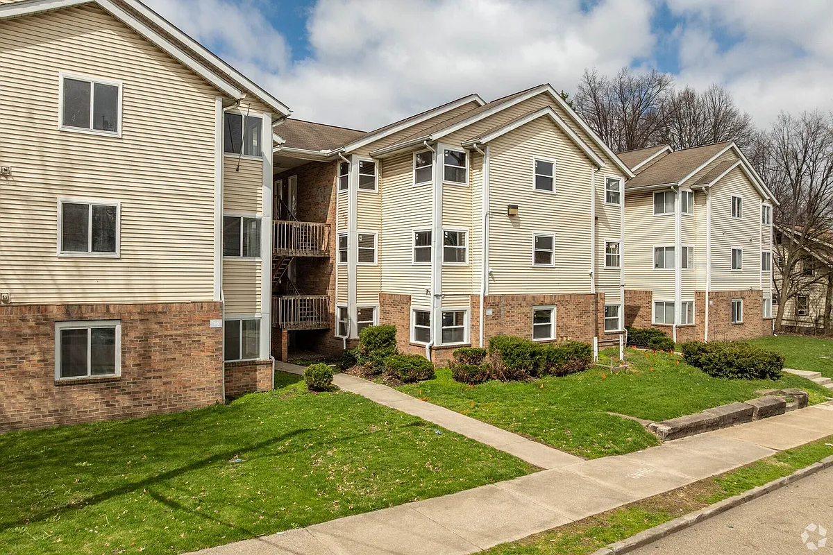 Building Photo - University Commons Apartments