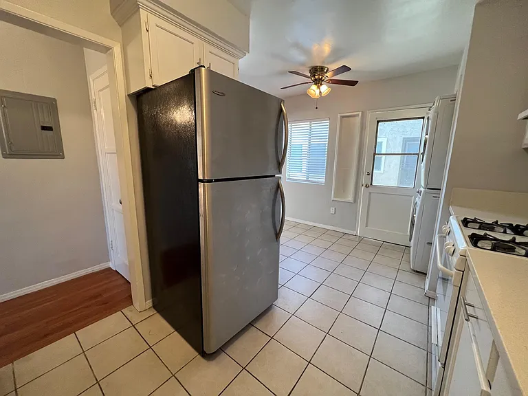 1500 N Buena Vista St #B — Photo 16