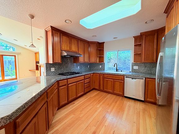 5th image of 4766 Elmhurst Dr