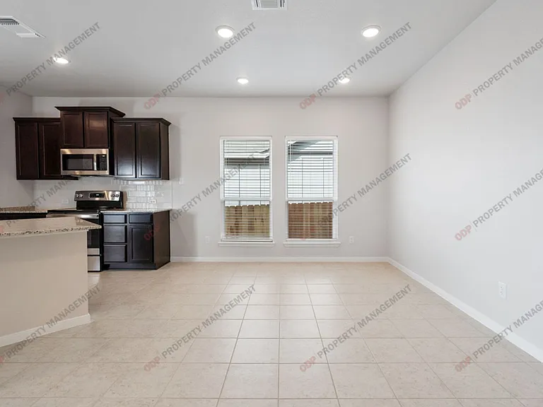 2221 Chia Ct — Photo 4