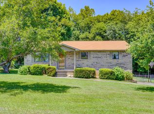 1521 Cedar Cir, Lenoir City, TN 37772