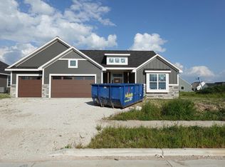 1713 Switchgrass St, Oconomowoc, WI 53066