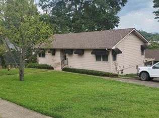 908 S 7th St, Mena, AR 71953