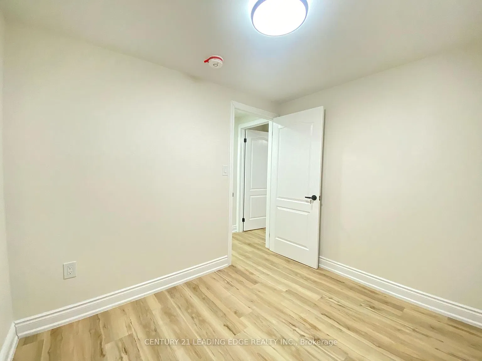 3 bed, $2,300 — Photo 4