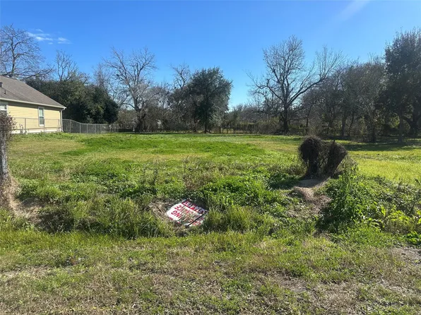 5401 Evelyn St, Texas City, TX 77591
