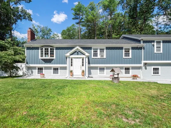 4 Rustic Ln, Plaistow, NH 03865