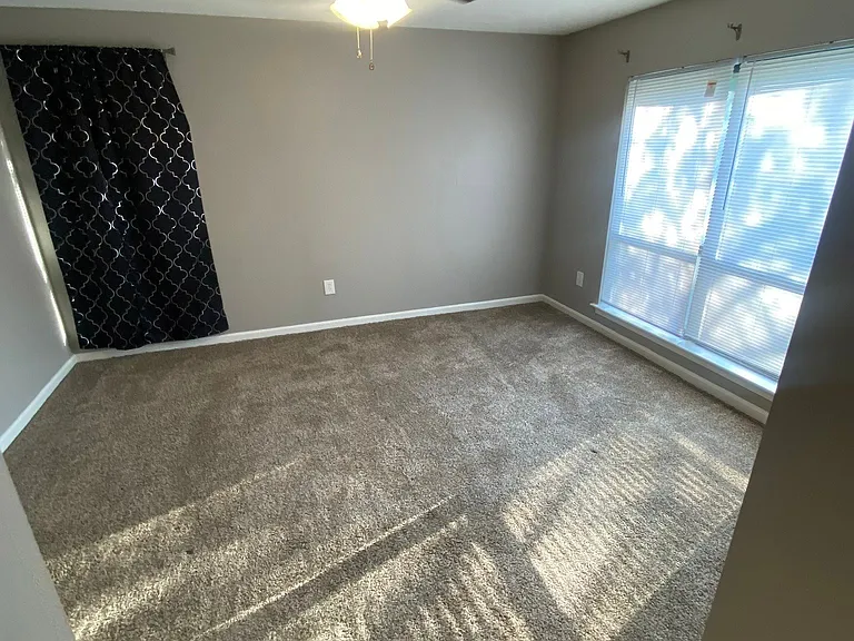 1772 6th Crompton Sq #B — Photo 11