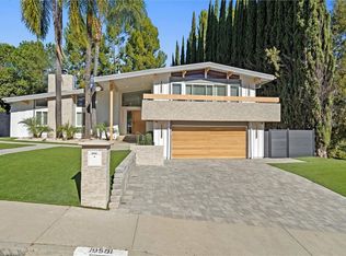 19501 Greenbriar Dr, Tarzana, CA 91356