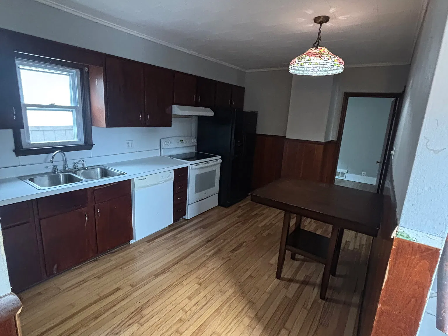 3 bed, 1300 sqft, $1,800 — Photo 1
