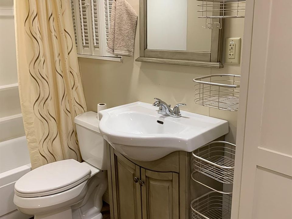 2nd image of 216 S Ash St Unit 3