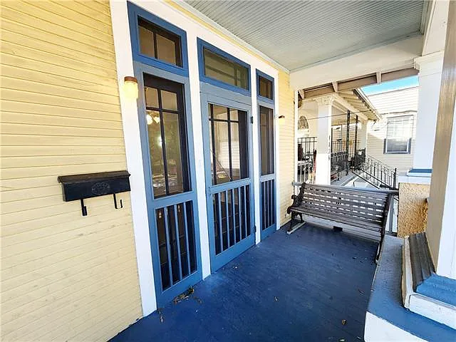 4834 Banks St — Photo 2