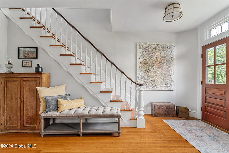 4th image of 104 Brook Road