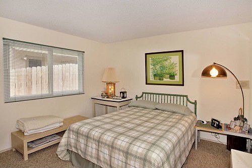 4th image of 2440 Poinsettia Dr