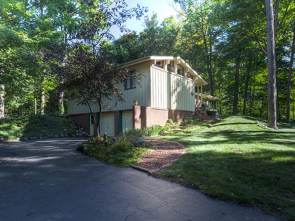 3rd image of 44518 Chedworth Ct