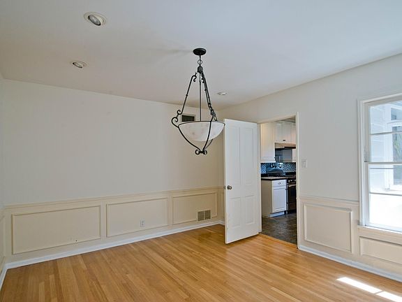 4th image of 4955 Odessa Ave