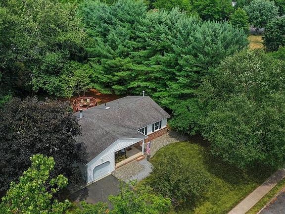 4th image of 17 Coventry Cir