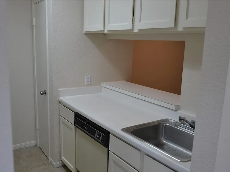 6111 Beverly Hill St #43 — Photo 23