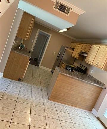 3rd image of 5032 Bennington Dr