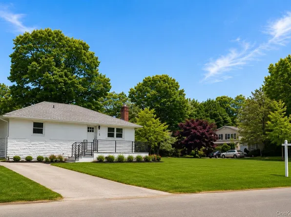 18 Merrick Road, Shirley, NY 11967