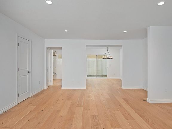 3rd image of 8839 Cedros Ave #B