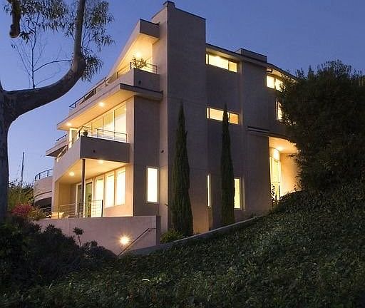 2nd image of 326 Loma Ter