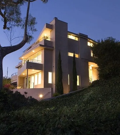 326 Loma Ter — Photo 2