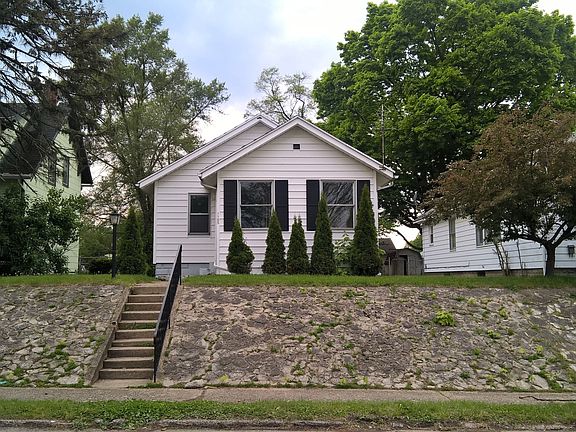 Front view of home