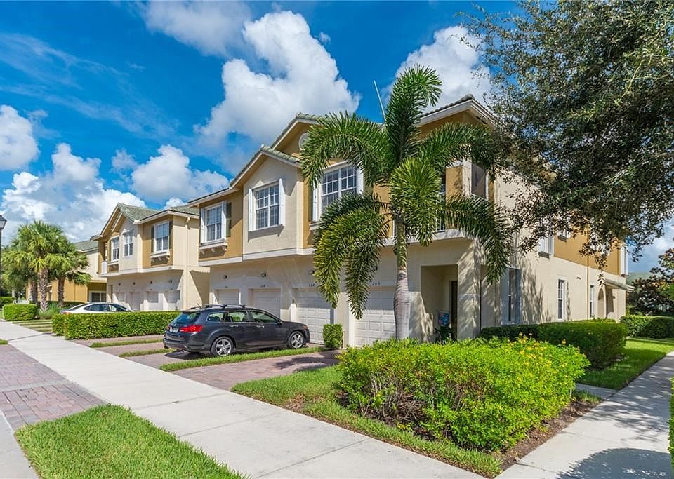 1st image of 1551 SE Hampshire Way
