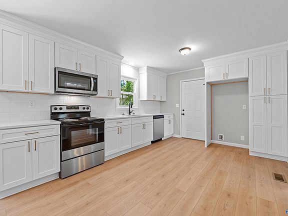 5th image of 3411 Euclid Cir NW