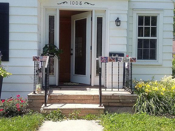 3rd image of 1008 James Ave