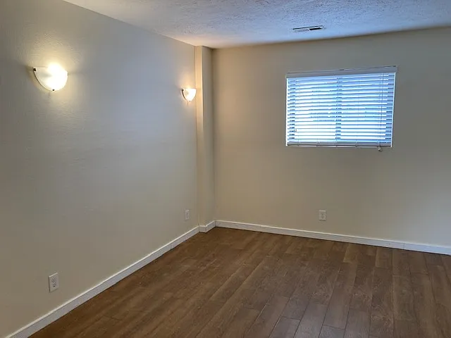 2604 N Webb Rd — Photo 2