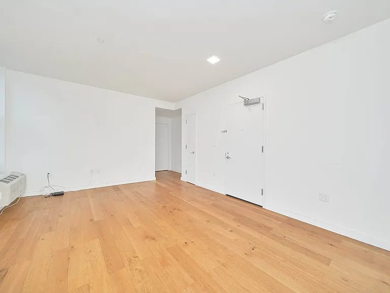 2338 2nd Ave #8B — Photo 7